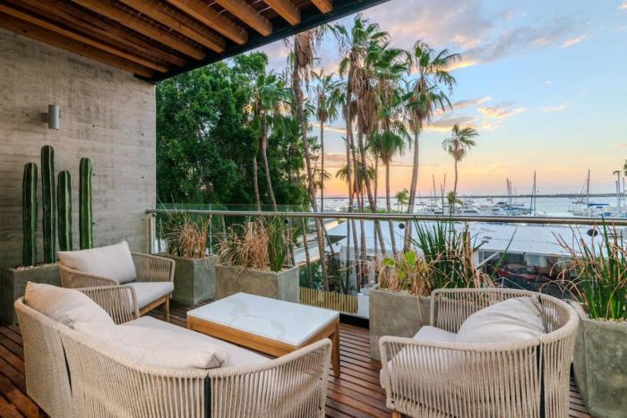 Central with sea view by Porto Vacanze at Laiva