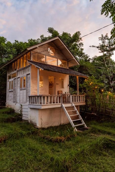 Charming Rustic Escape with Breathtaking Sea Views