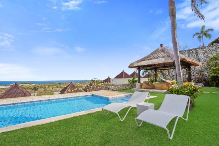 Oceanview 3BR Villa with Private Pool & Serenity