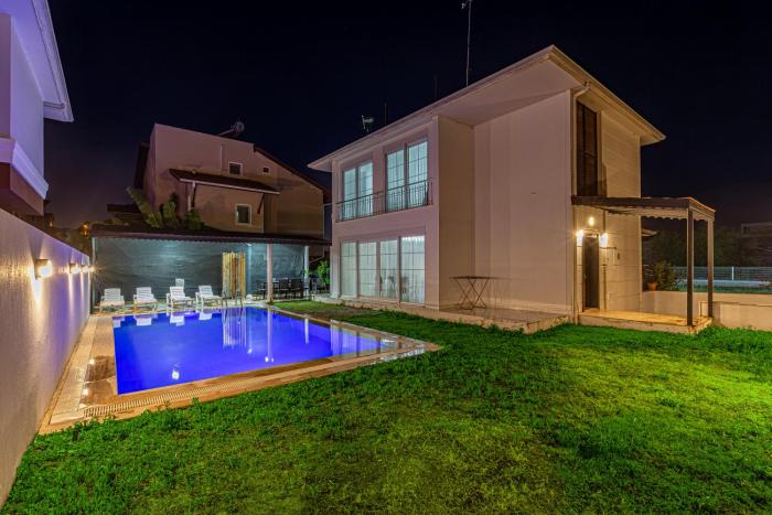 NEAR BY THE LAND OF LEGENDs , PRİVATE POOL , VİLLA LARİSA