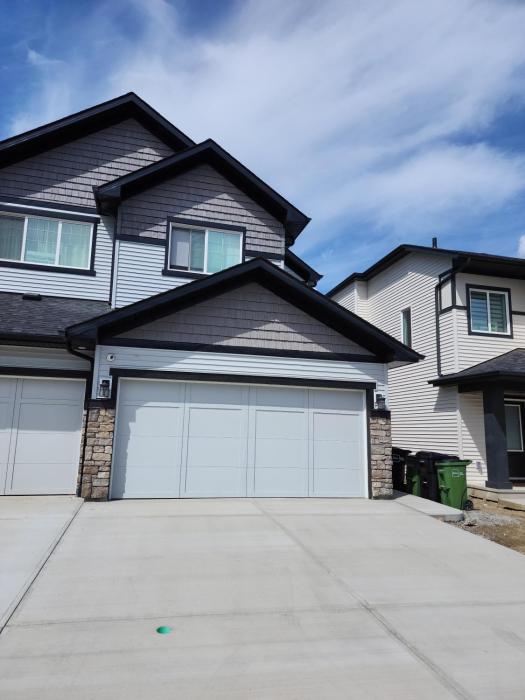 New 3-Bedroom Home Near YEG Airport With Parking