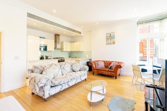 3 Bedrooms Luxurious Apartment in Knightsbridge Harrods 5 minutes