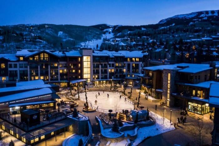 Contemporary, Oversized 1 Bedroom Luxe Ski-Inout Residence With Additional Den