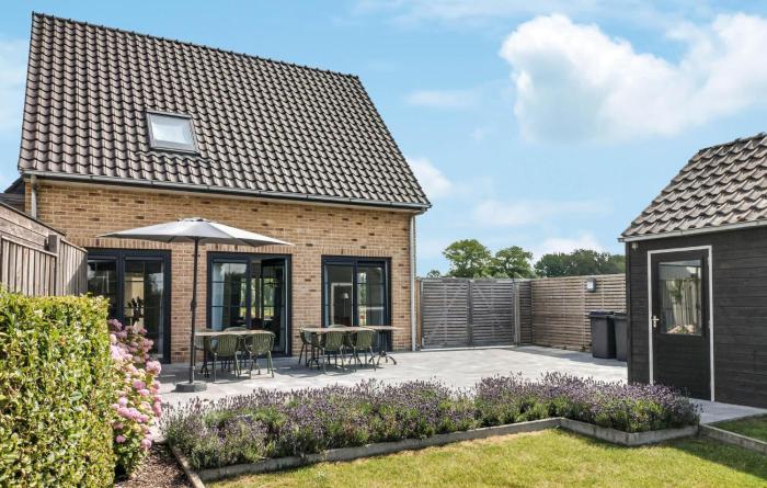 Gorgeous Home In Cadzand With Wifi