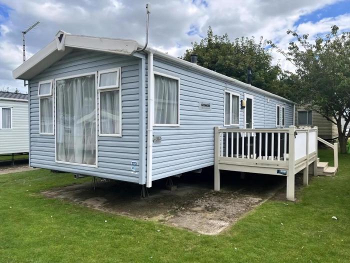 Superb Caravan At Broadland Sands Holiday Park Nearby Lowestoft Ref 20322Bs