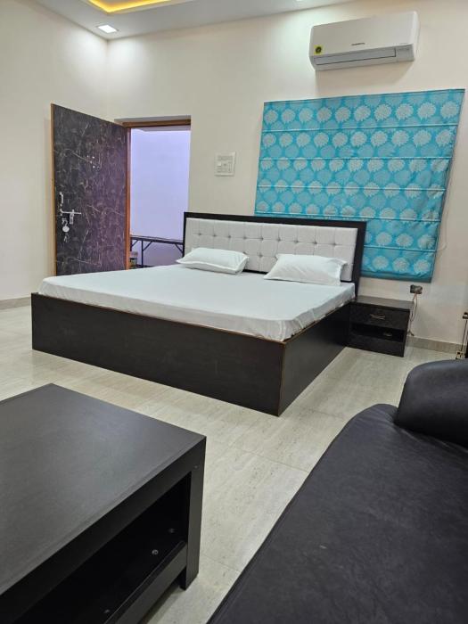 Hotel Gautam Garden Lawn & Banquet Hall Near Kash Vishwanath Temple - Fully Air Conditioning Hotel