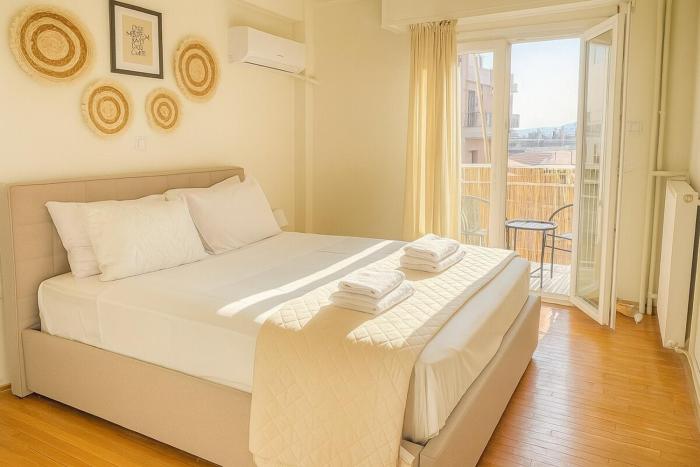 At Polyla 2 3BR Apartment 10m Walk to Metro