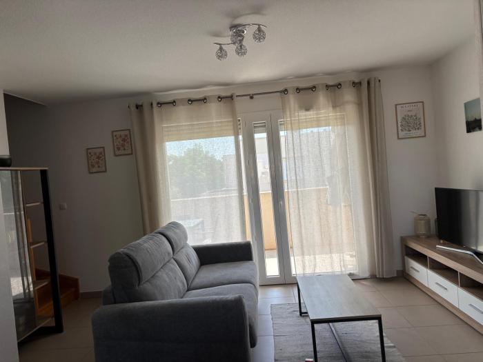 Appartement cosy à Valras-Plage 5 min à pied de la mer Climatisé 2 chambres Terrasse