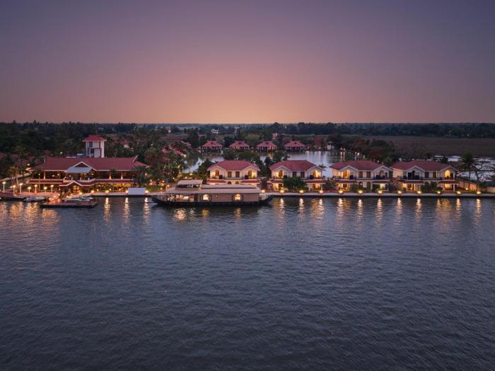 Sterling Lake Palace Alleppey