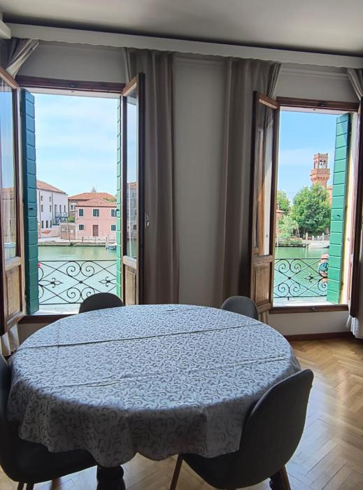 Moretti flat Canal View