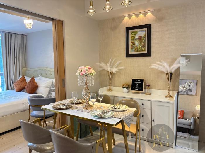 Luxurious & Elegant Unit in Parksuites BGC