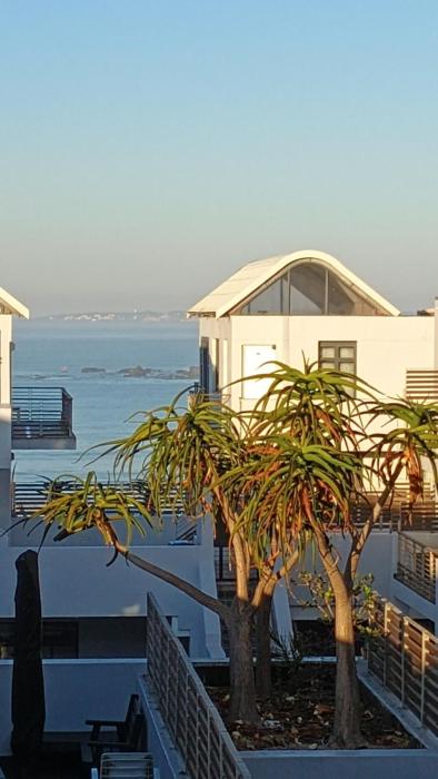 Beachfront Penthouse with balcony and parking