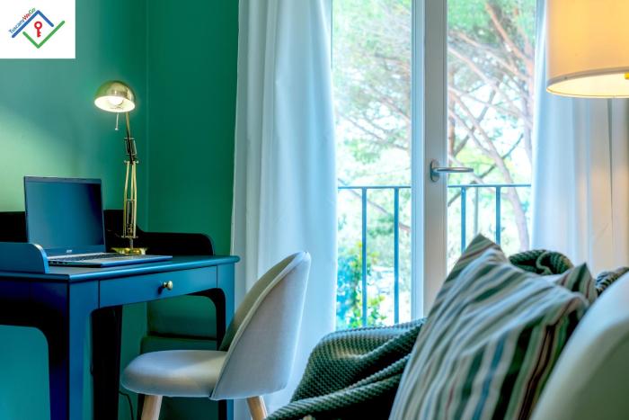 Mansarda Chic con Parcheggio Privato by TuscanyWeGo