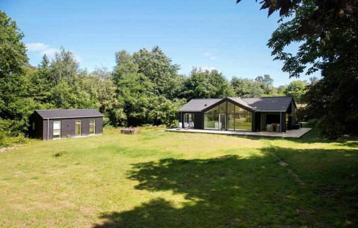 5 Bedroom Nice Home In Græsted