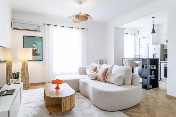 Wide & Cozy 1 Bdr Downtown