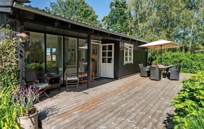 4 Bedroom Lovely Home In Mern