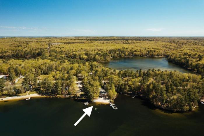 Lakefront l 10mi to TC l Pontoon Rentals l Hot Tub