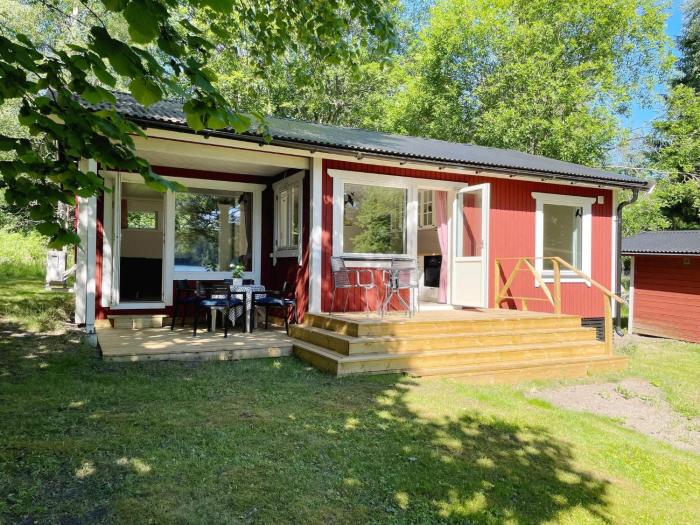 Lakeside Cabin Retreat in Sollentuna