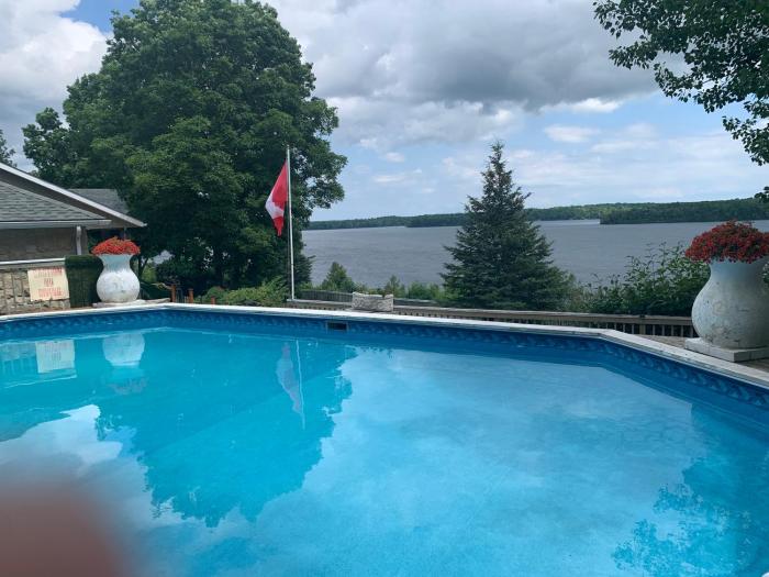 Q Estate Pool cottage