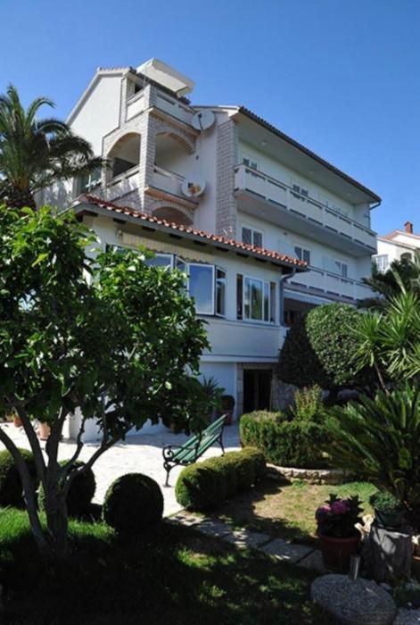 Apartments and rooms by the sea Gozinka, Rab - 24767