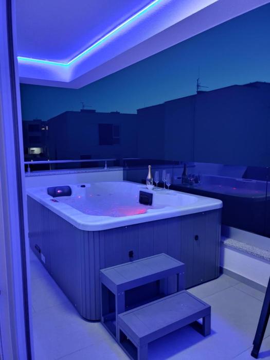 Bella Vista Sunset penthouse with private jacuzzi
