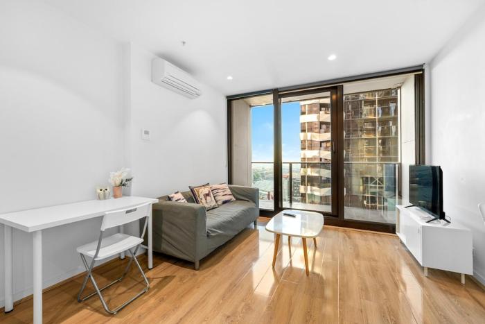 Prime Location & Central Views Nest at MelCBD 2B1B
