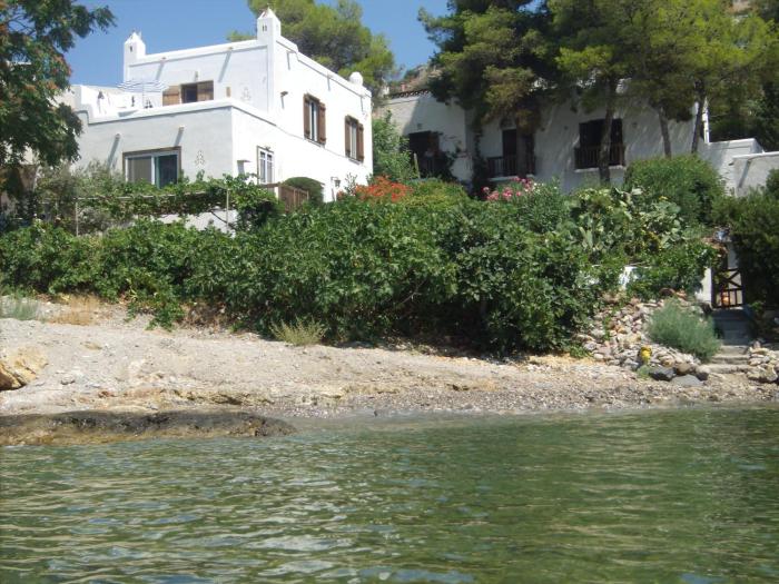 Villa Mimosa Poros Beachfront Apartment