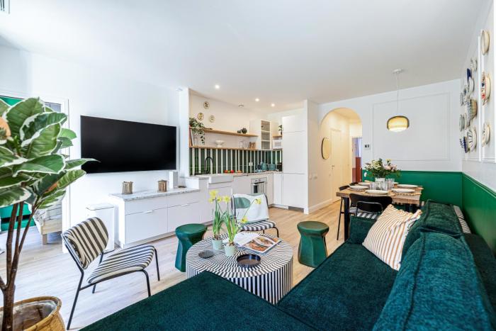 NEW! Remodeled & Spacious 4 Bedroom - 3 Bath - Heart of Nice - AC inrooms - With a large elevator