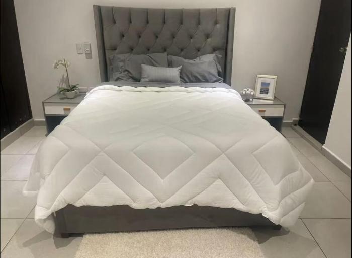 Habitación moderna en el centro