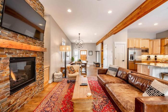 Winter Park Getaway 4 BR Townhouse w Hot Tub