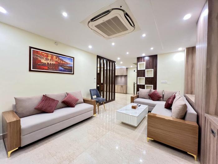 Luxury Apartment with Ganga View