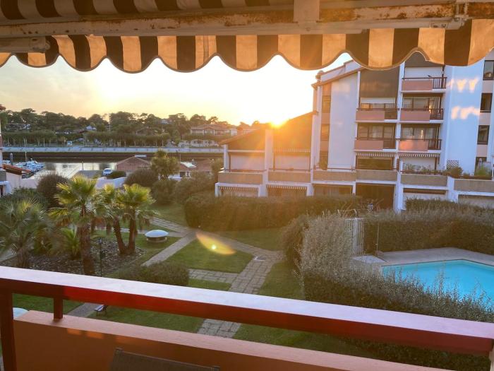 Grand studio calme vue sur port