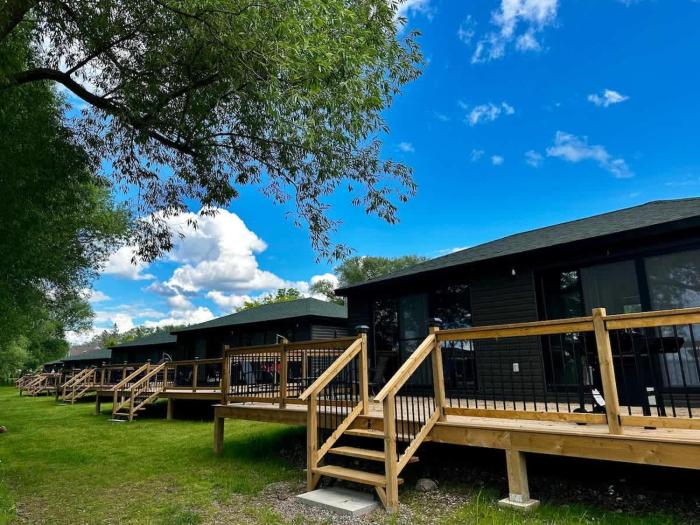 2-bedroom Lake Front Cottage in Harwood ON #7