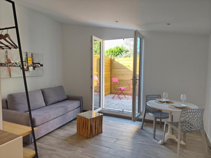 Studio 2 à 3 personnes climatisé avec patio