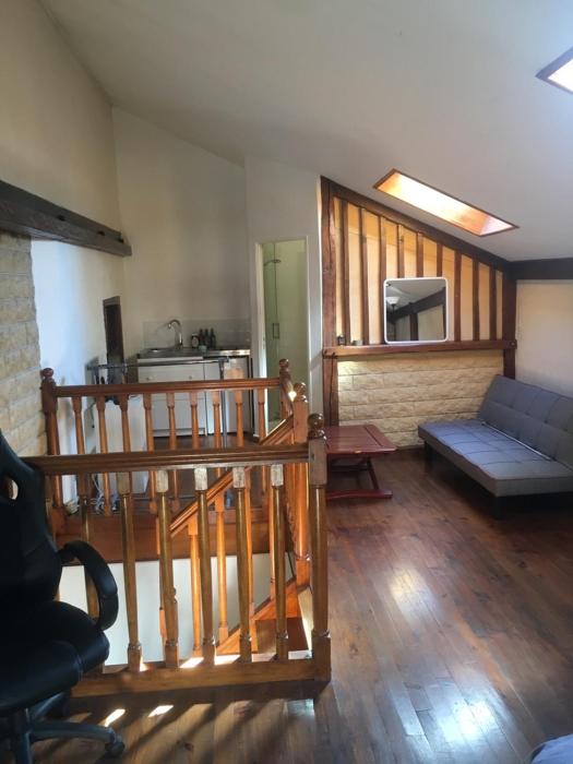 Studio lumineux à deux pas des Puces de St Ouen