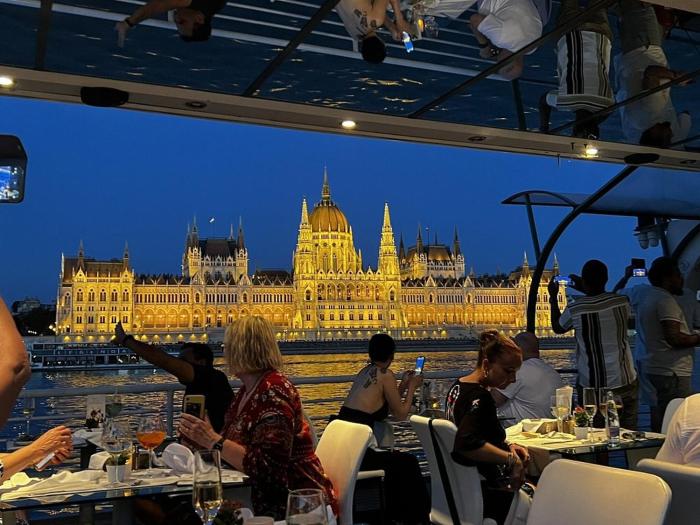 2 rooms Between of Chain bridge, Cathedral, Parlament,Castle area