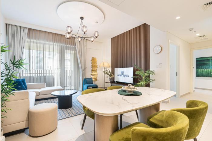 Lux Creek Home with Burj View steps from the Lagoon