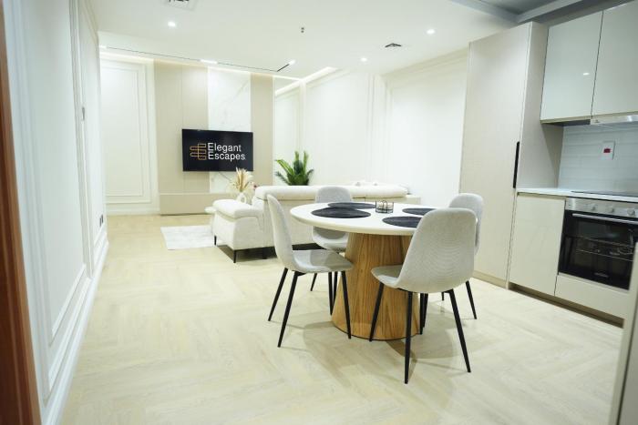 Stylish 1B in Heart of Marina Near Attractions