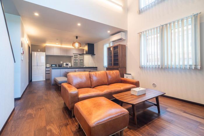 新屋 札幌市中心 近圓山公園 挑高設計客廳 4房 2廁所 1浴室 1淋浴 最大10人 可停車