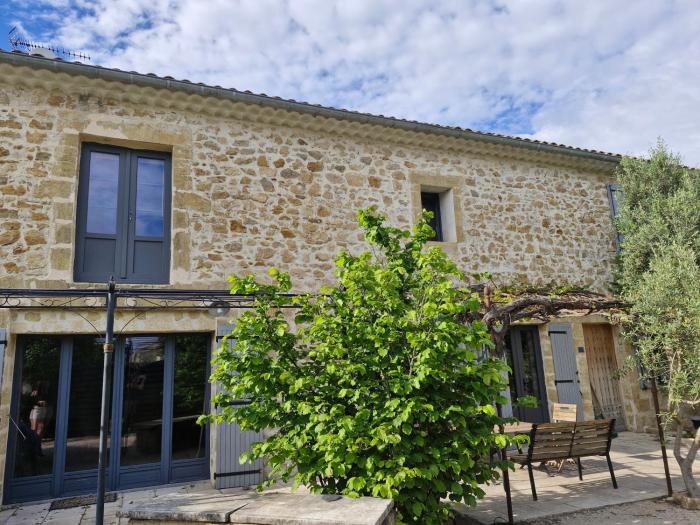 Grand mas provençal 3 chambres et 1 dortoir 7 pers, idéal familles groupes, fraîcheur dété