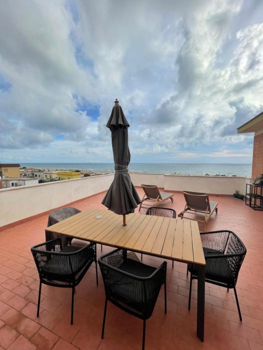 Il terrazzo sul mare