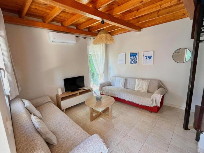 Wooden Loft 3min Walk to Beach
