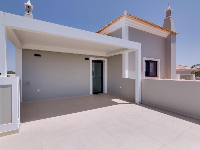 Casa Barakat with Pool and BBQ in Vale do Lobo