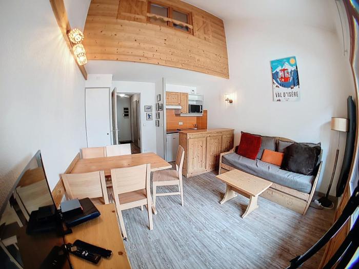 Studio avec mezzanine, balcon, parking proche pistes Val-dIsère - FR-1-518-133