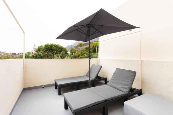 TenoHomes Ocean-View Family Home with Solarium