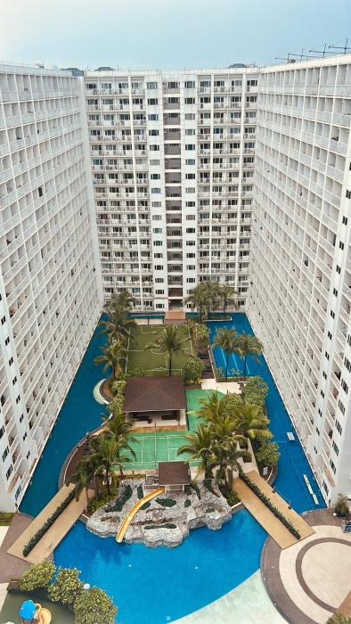 7 Mins from MOA Comfy Stay with Pool View and WiFi