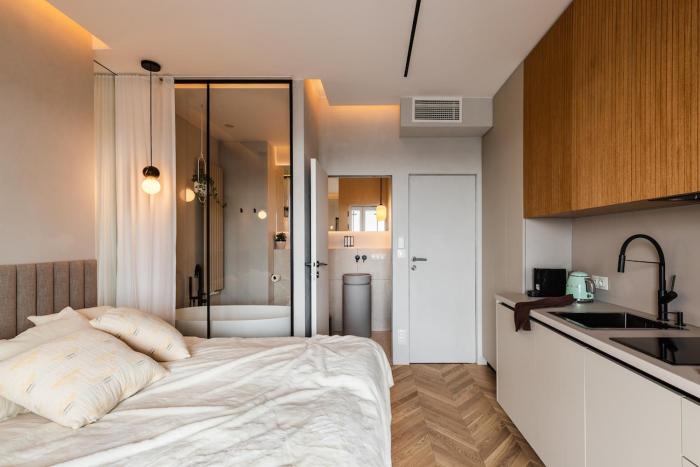 Bathtub and View 21st Floor The WAW Sawa