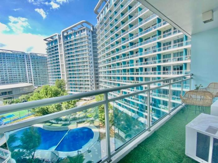 Leisure escape staycation Azure