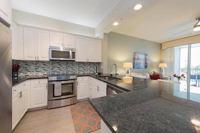 Regatta at Vanderbilt Beach―Unwind in Style