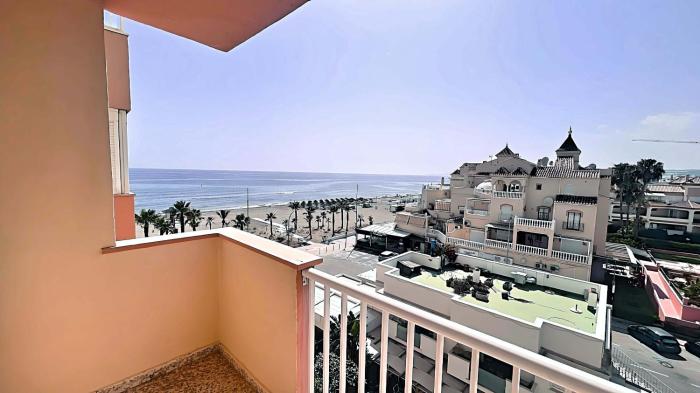 Apartamento Sol y Arena con vista al mar y piscina